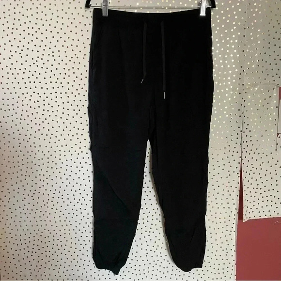 Lululemon In Depth Jogger Black - Picture 1 of 10